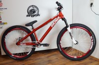 Dartmoor 26 Player Custom Bike mit Marzzocchi DJ 1 26"